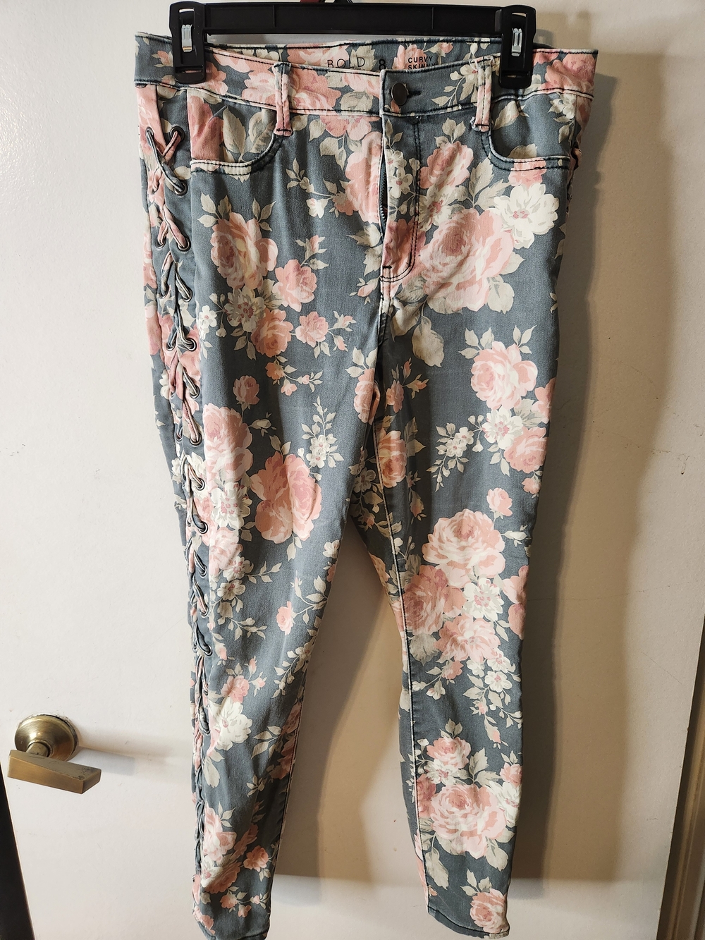 BOLD elements Pink Floral Lace-Up Skinny Jeans on Gray